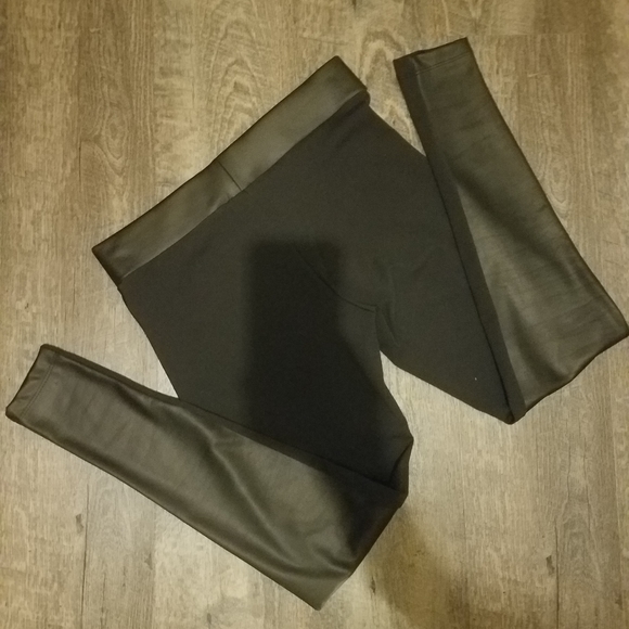 NWT Black Shiny Compression Leggings Size M - Picture 2 of 5